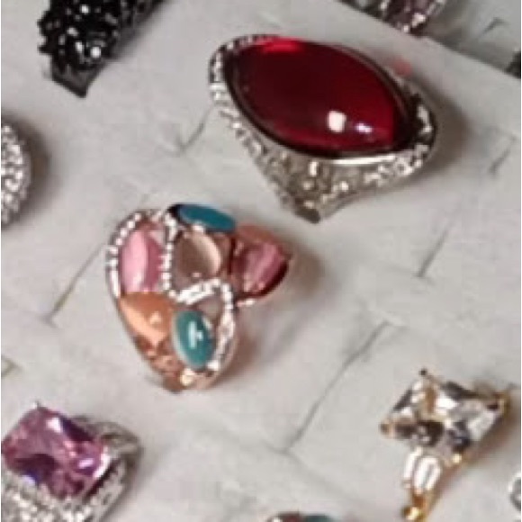 JCPenny Buyout! Wholesale Ring Lots! 10 High End Costume Rings. $99.00 - Picture 4 of 4